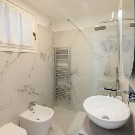 - Isola Madre Apartman