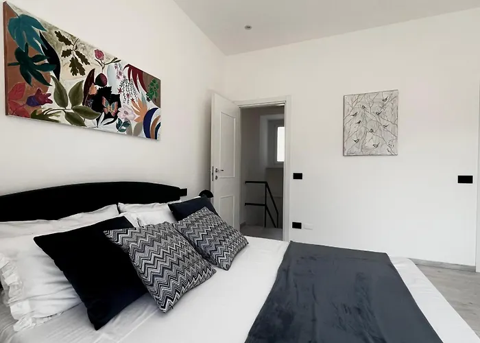 - Isola Madre Apartment