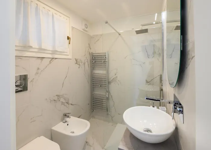 - Isola Madre Apartment